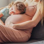 Cómo entrar en contacto con el bebé en el vientre