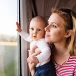 Viaggio con il neonato in treno e in pullman