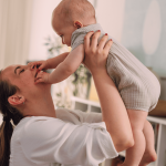 Cues comportamentali e istintivi di madre e neonato durante l’allattamento al seno